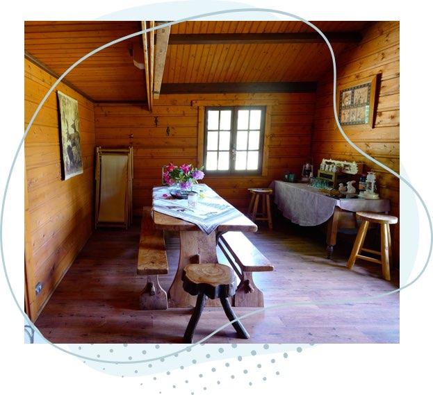 hébergement insolite, chalet en bois dans la forêt Berry